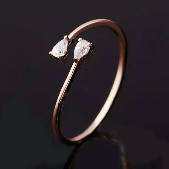 everrealli Jewelry - Dainty Rose Gold Double Pear Adjustable Ring